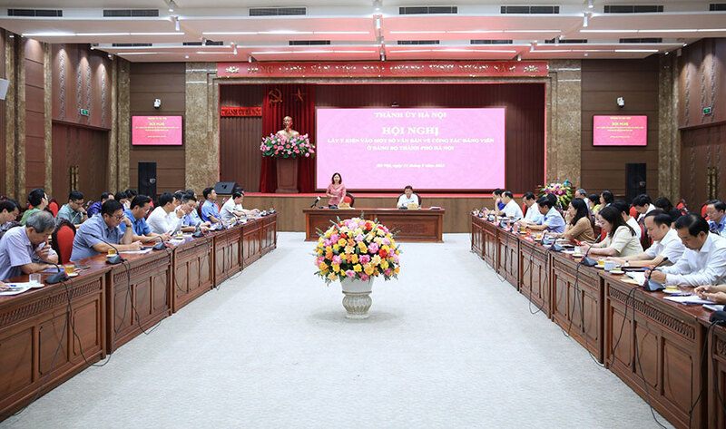 Quang cảnh hội nghị lấy ý kiến về một số văn bản về công tác đảng viên ở Đảng bộ thành phố Hà Nội.