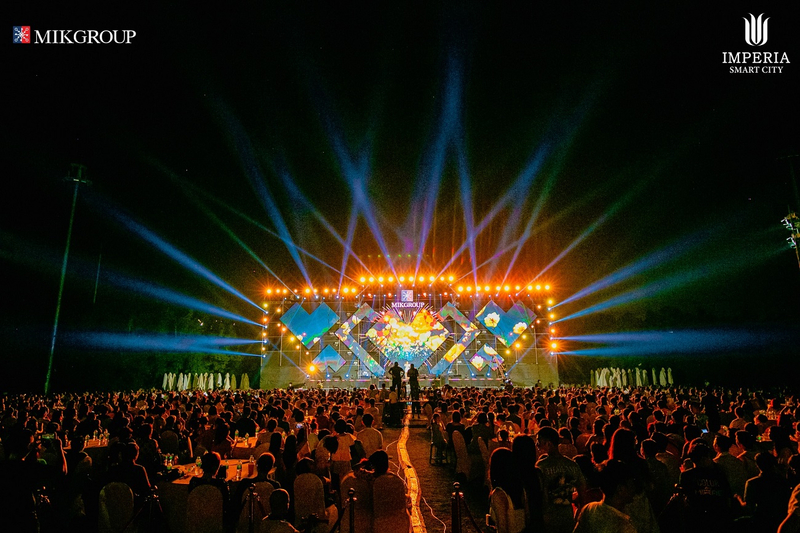 Sân khấu cực “cháy” trong đêm nhạc chào đón cư dân Imperia Smart City.