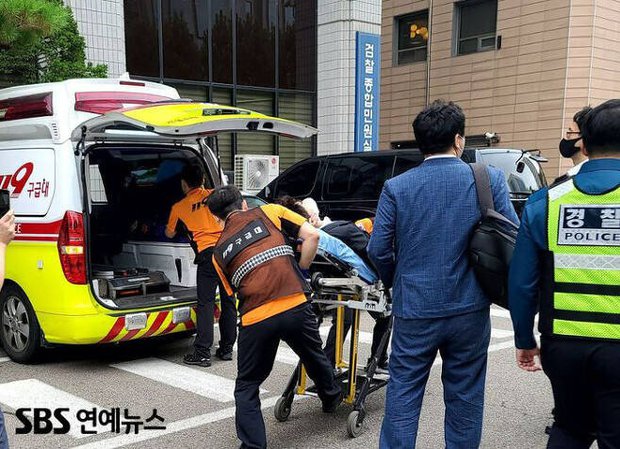 Park Soo Hong phải đi cấp cứu do bị bố ruột hành hung ngay giữa phiên điều trần