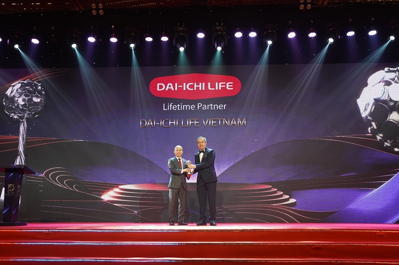 Ông Lưu Anh Tuấn – Phó Tổng Giám đốc Tài chính Dai-ichi Life Việt Nam nhận giải “Thương hiệu truyền cảm hứng” (Inspirational Brand Award).