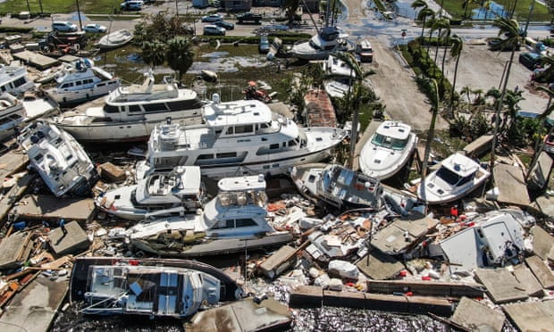 Tác động của cơn bão Ian ở Fort Myers, Florida. Lực lượng hủy diệt của nó, đã tàn phá các vùng của Hoa Kỳ và Cuba vào tháng 9, tiêu tốn khoảng 100 tỷ đô la. (Nguồn: EPA)