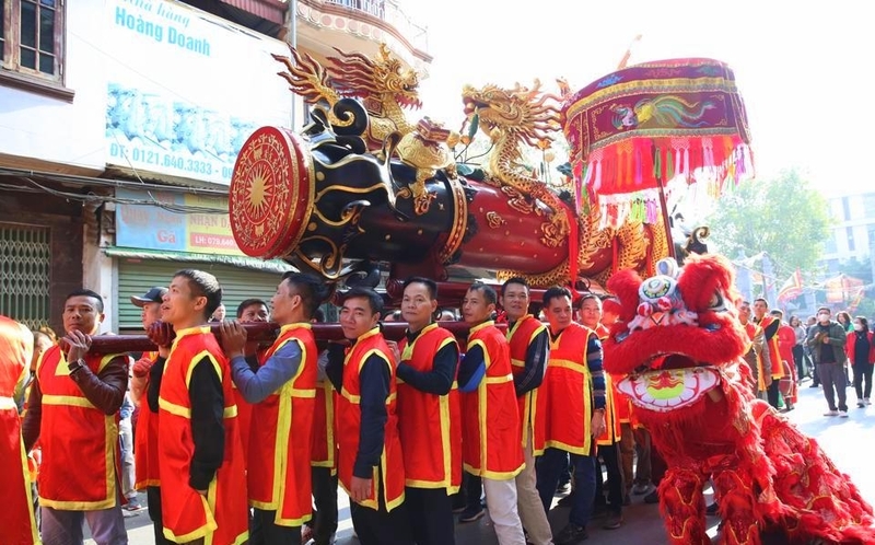 Khi dẹp giặc xong, Thiên Cương trở về Đồng Kỵ mở hội ăn mừng. Để nhớ ơn Thiên Cương, làng Đồng Kỵ đã thờ ông làm thần Hoàng làng tại đình và hàng năm mở hội thi đốt pháo, tái hiện ngày Đức Thánh Thiên Cương ra lệnh xuất quân đánh giặc.