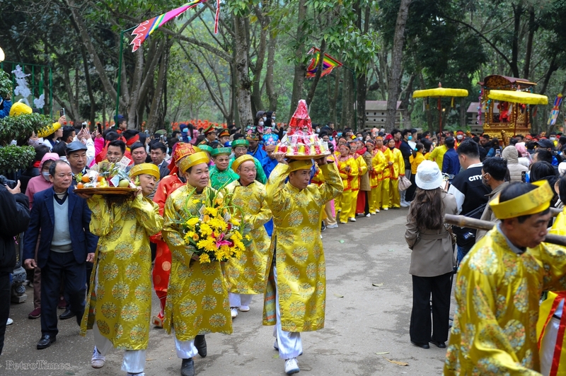 Nghi lễ rước 'tướng bà' ở hội Gióng - Sóc Sơn (Hà Nội) là một trong những phần đặc biệt nhất.