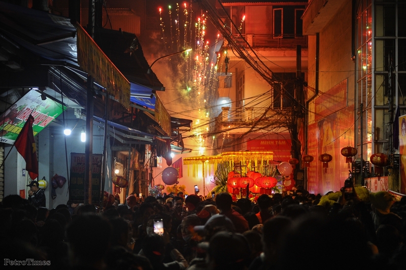 Không khí lễ hội ngập tràn làng La Phù.