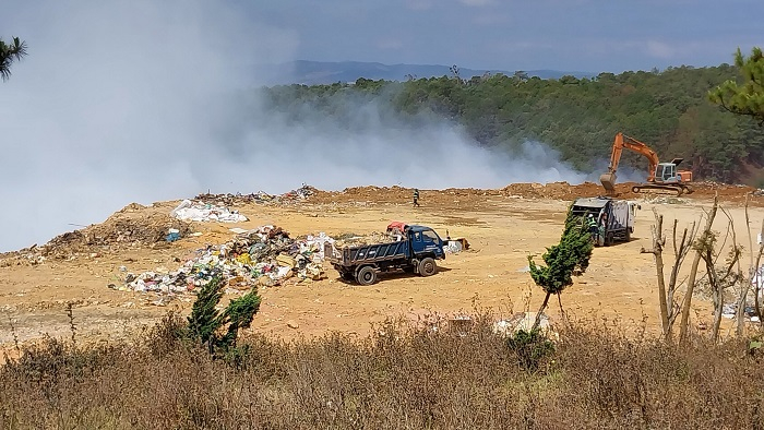 Chất thải rắn vẫn được chuyển về đổ ở bãi rác Cam Ly.