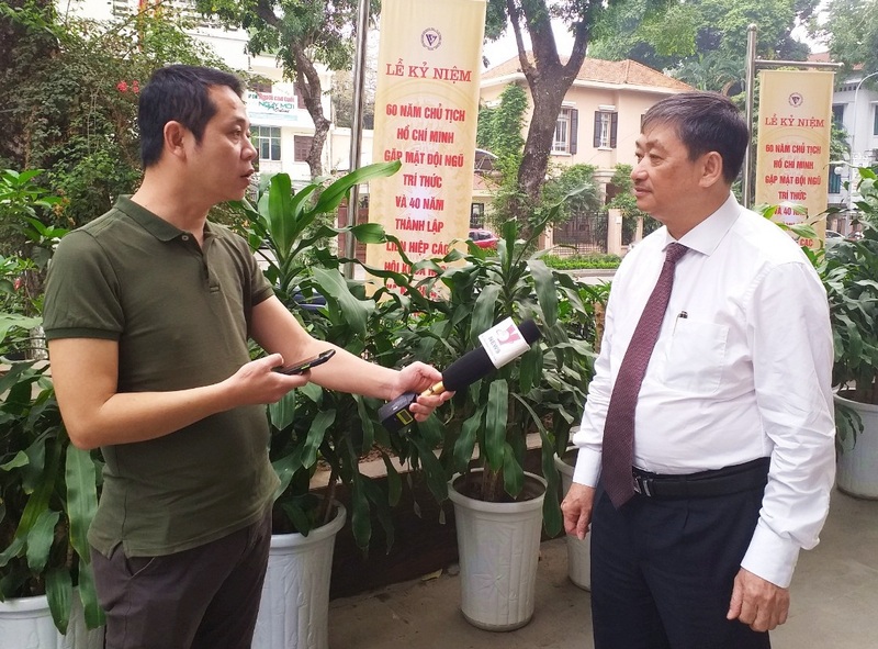 TS Đặng Việt Dũng – Chủ tịch Tổng hội Xây dựng Việt Nam trả lời phỏng vấn truyền hình TTXVN tại sự kiện.