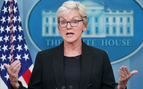 Bộ trưởng Năng lượng Hoa Kỳ Jennifer Granholm tại cuộc họp báo tại Nhà Trắng ở Washington