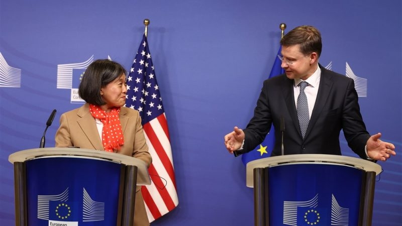 Sau cuộc gặp với Đại sứ Mỹ phụ trách thương mại Katherine Tai, ông Dombrovskis nhắc lại sự cần thiết phải nhanh chóng đạt được thỏa thuận để 'giải quyết các yếu tố phân biệt đối xử' hiện có
