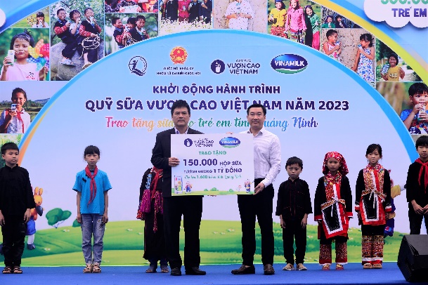 Hơn 1.600 trẻ em có hoàn cảnh đặc biệt tại Quảng Ninh sẽ được uống sữa miễn phí từ Quỹ sữa Vươn cao Việt Nam.