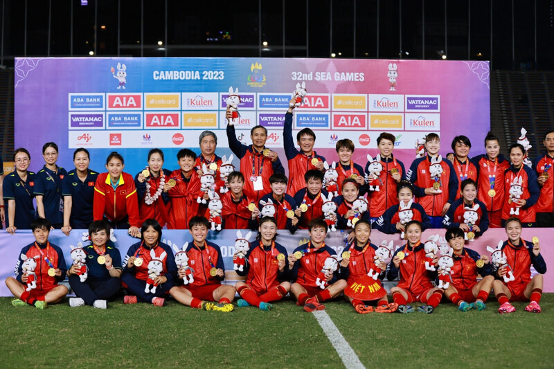 Tối 15/5, đội tuyển bóng đá nữ Việt Nam đã giành chiến thắng thuyết phục trước đội tuyển Myanmar, lần thứ 4 liên tiếp vô địch SEA Games.
