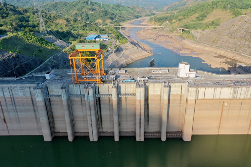 Mùa nắng nóng năm 2023, trong nhiều thời điểm, Nhà máy Thủy điện Lai Châu (1.200MW) đã phải vận hành dưới mực nước chết.