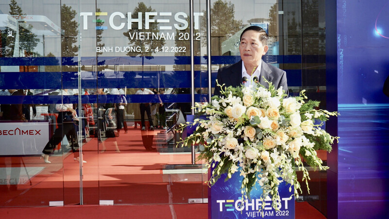 Ông Trần Văn Tùng - Thứ trưởng Bộ Khoa học và Công nghệ phát biểu khai mạc Triển lãm.