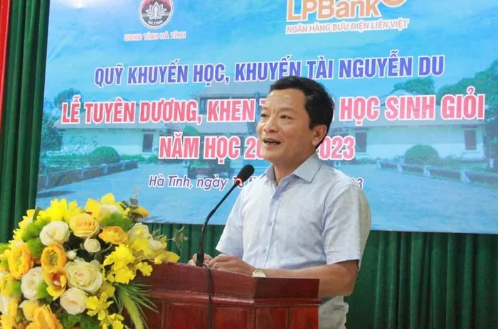 Ông Trần Văn Kỳ , Phó Chủ tịch HĐND tỉnh Hà Tĩnh phát biểu tại buổi lễ. Ảnh: Vũ Long