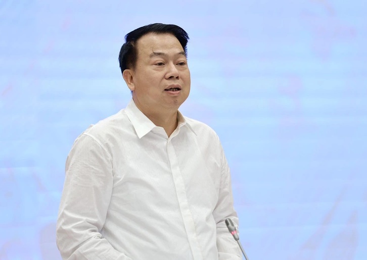Thứ trưởng Bộ Tài chính Nguyễn Đức Chi trả lời tại cuộc họp báo.