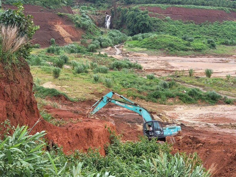 UBND tỉnh Lâm Đồng chỉ đạo các sở ngành xác định nguyên nhân sạt lở.