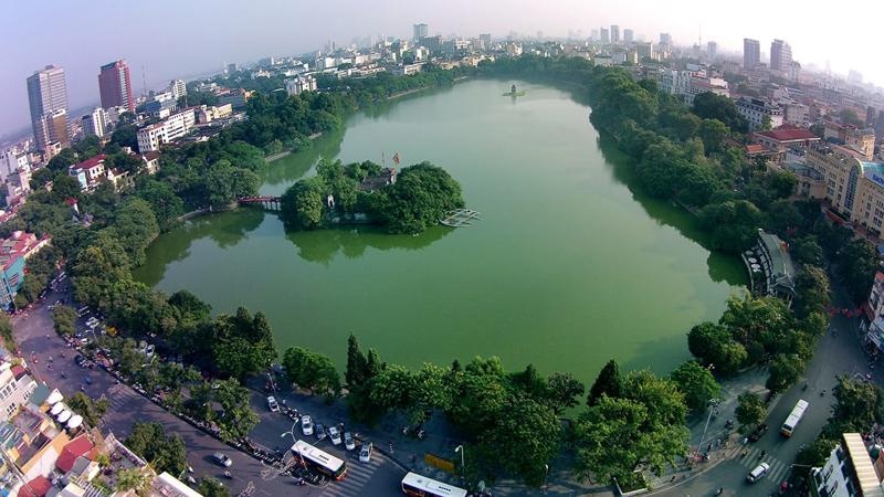 Hoàn Kiếm là quận trung tâm của Thủ đô, có Hồ Gươm linh thiêng, “nơi lắng hồn núi sông ngàn năm”.