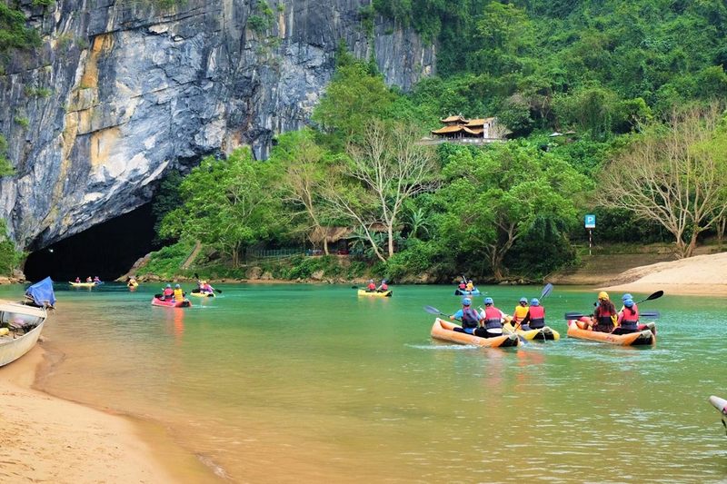 Quảng Bình sắp cán mốc đón 3 triệu khách du lịch trong năm.