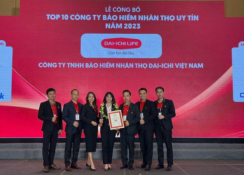 Các thành viên Dai-ichi Life Việt Nam tại Lễ Công bố “Top 10 Công ty uy tín ngành Ngân hàng – Bảo hiểm – Công nghệ năm 2023”