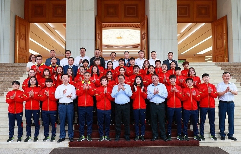 Thủ tướng Phạm Minh Chính gặp mặt, biểu dương Đội tuyển Bóng đá nữ Quốc gia Việt Nam (Ảnh: TTXVN)