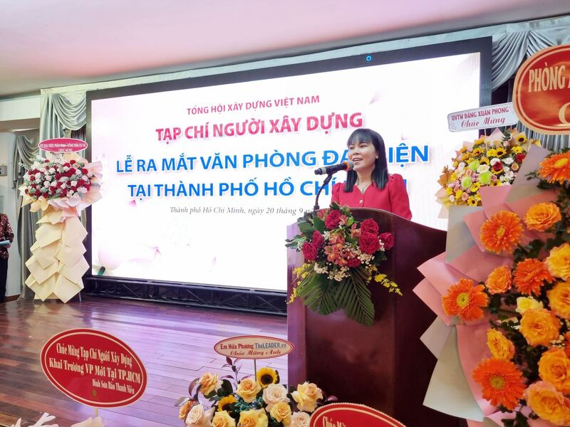 Nhà báo Nguyễn Lê Vân – Phó Trưởng phòng Báo chí Sở TT&TT TP HCM phát biểu tại buổi lễ.