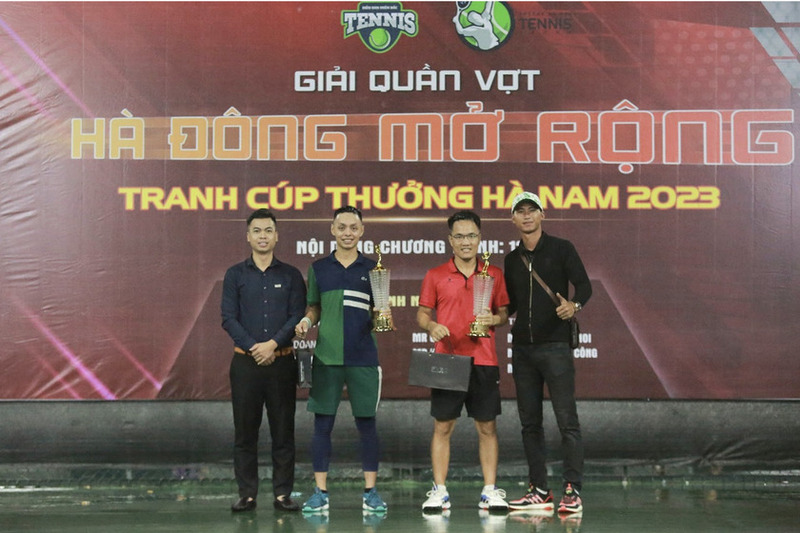 Giải Nhất thuộc về cặp đôi vận động viên Phương Xa Vi - Minh Đức.