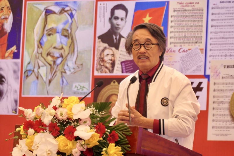 Nghệ sĩ, Tiến sĩ Mỹ học Thế Hùng phát biểu tại buổi lễ