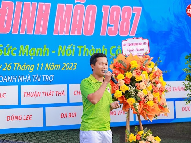 Ông Phạm Thành Chung – Trưởng Ban tổ chức giải quần vợt ra mắt Hội Tennis Đinh Mão 1987 phát biểu khai mạc