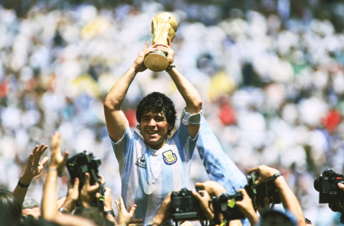 76-1701526290-maradona-1