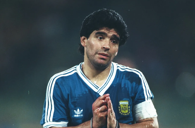 Diego Maradona tại World Cup 1990: thiên thần khóc lóc