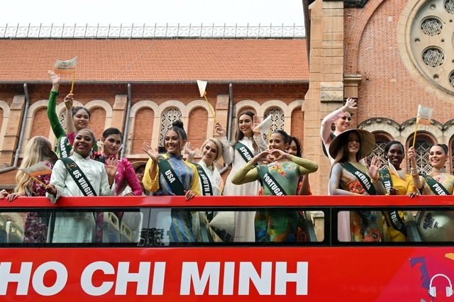 Các thí sinh cuộc thi Miss Earth trong Tuần lễ Du lịch TP.HCM.