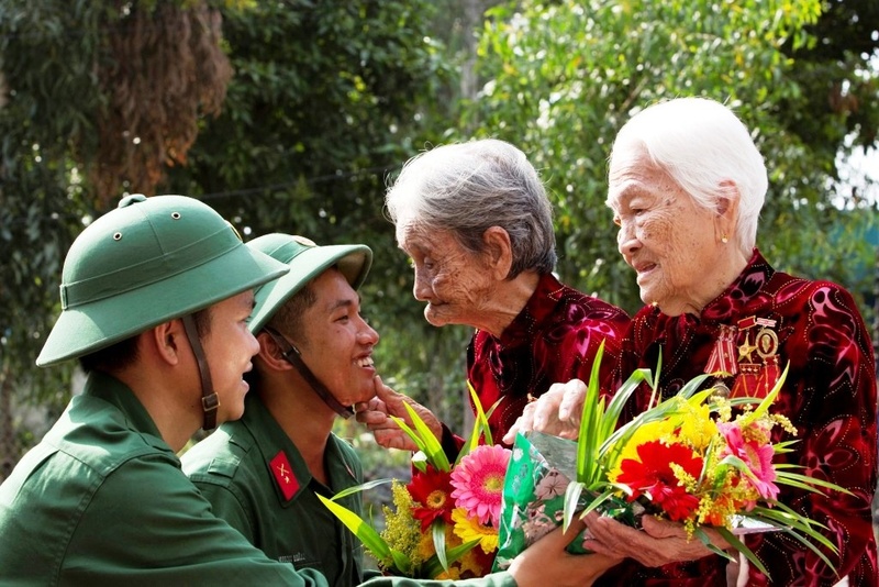 Tác phẩm trưng bày tại triển lãm 'Quân với dân một ý chí'