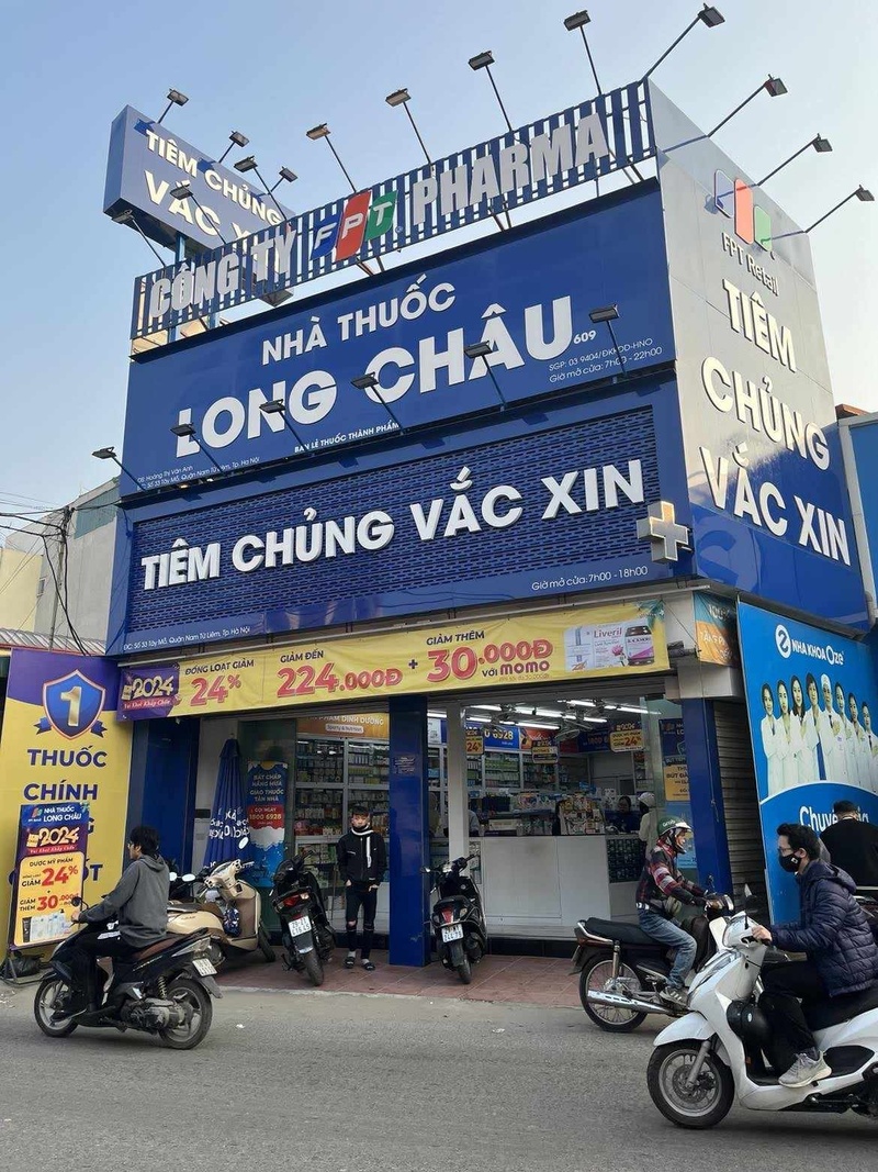 Nhà thuốc Long Châu tại Tây Mỗ (quận Nam Từ Liêm, thành phố Hà Nội) bán thuốc kháng sinh không cần có đơn từ bác sĩ.