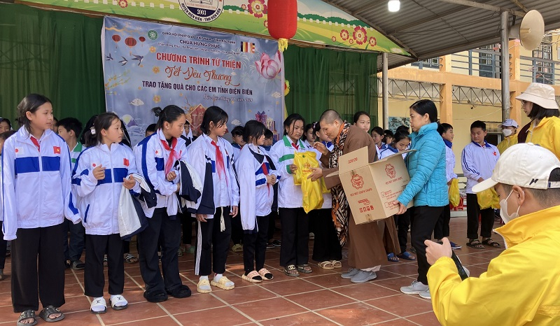 Chương trình từ thiện “Tết yêu thương” được đoàn tổ chức tại Điện Biên ngày 3/1/2024.