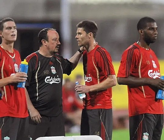 Thời Rafa Benitez còn làm thầy và dẫn dắt Xabi Alonso tại Liverpool.