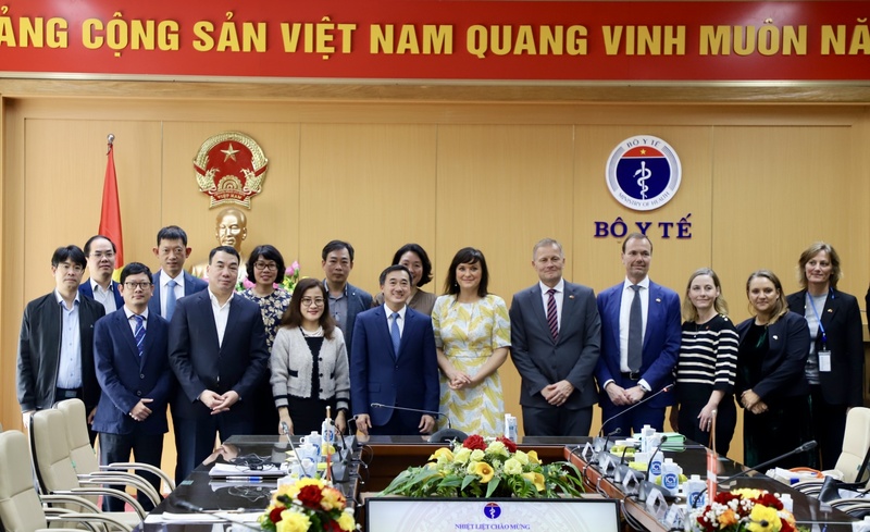 Buổi làm việc giữa Bộ trưởng Đan Mạch và Thứ trưởng Bộ Y tế Việt Nam.