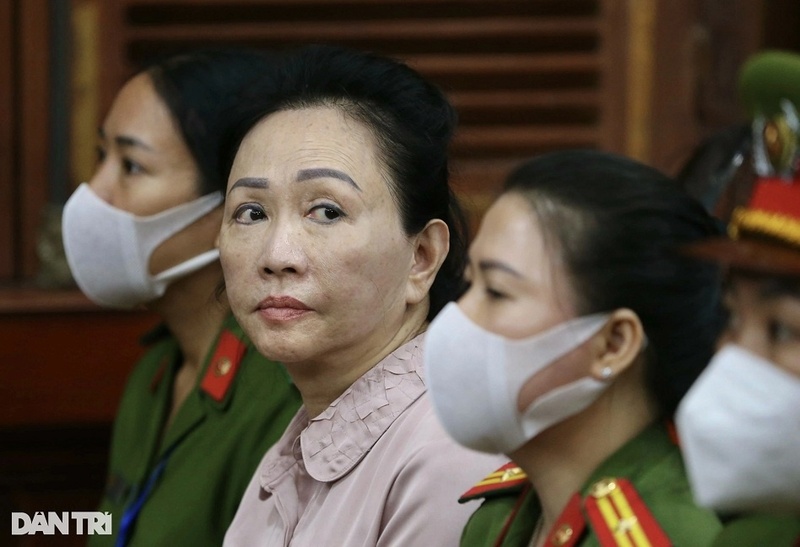 Sáng 12/3, bà Trương Mỹ Lan đề nghị HĐXX giúp chuyển 1.000 tỷ đồng bị cáo Nguyễn Cao Trí hoàn trả cho bà để đưa vào SCB (Ảnh: Hải Long)