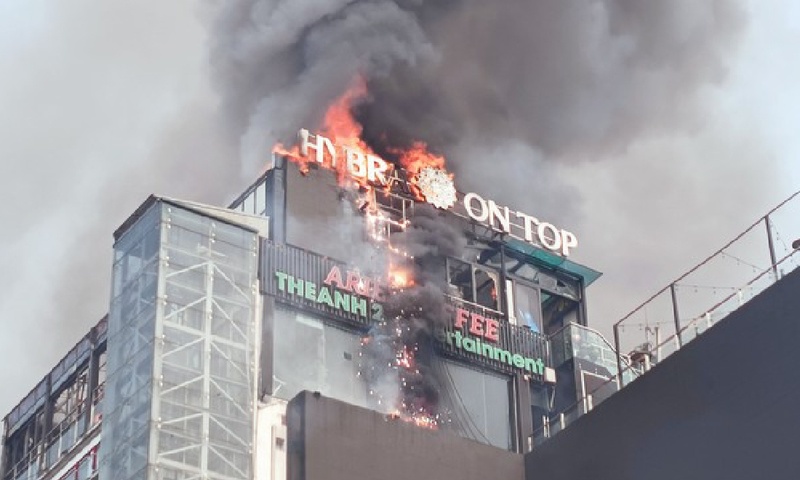 Vụ hỏa hoạn tại tòa nhà cao tầng ở Ô Chợ Dừa sáng 12/3/2024.