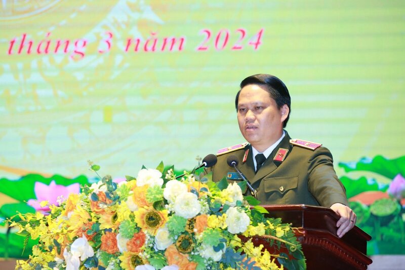 Đồng chí Thiếu tướng Bùi Quang Thanh, Ủy viên Ban Thường vụ Tỉnh ủy, Bí thư Đảng ủy, Giám đốc Công an tỉnh phát biểu tại buổi lễ.