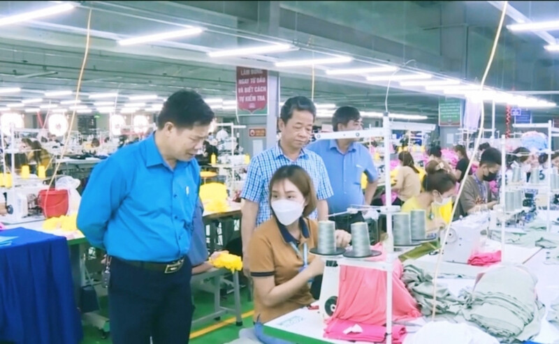  Nhà máy may của Công ty TNHH S amp;D tại xã Dân Lực, huyện Triệu Sơn đang giải quyết một lượng lớn việc làm cho người lao động.