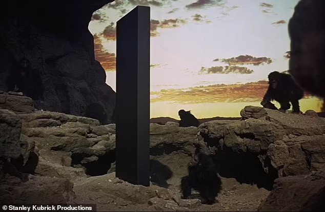Chiếc hộp đen xuất hiện trong phim '2001: A Space Odyssey', bộ phim khoa học viễn tưởng nổi tiếng.