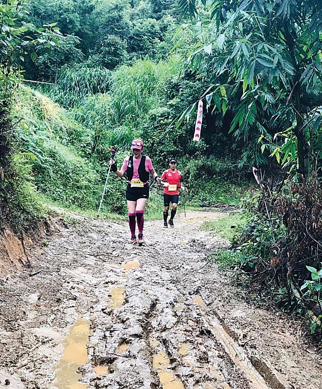 Đường chạy trail là thử thách với nhiều runner