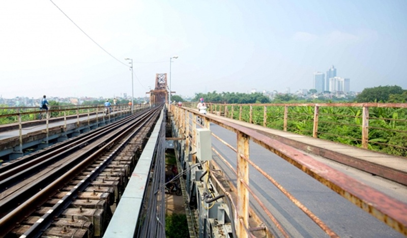 Cầu Long Biên là biểu tượng gắn bó với người Hà Nội. (Ảnh: Triệu Tâm)