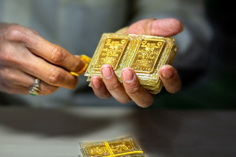 Ngân hàng Nhà nước yêu cầu báo cáo các giao dịch đáng ngờ liên quan đến mua bán vàng miếng.