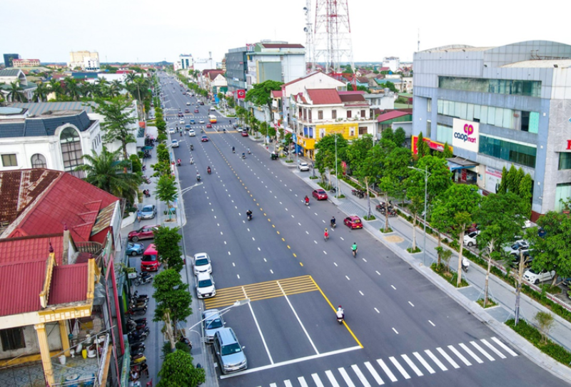 Tuyến đường Phan Đình Phùng đã được chỉnh trang, mở rộng khang trang hơn và trồng thêm nhiều cây xanh