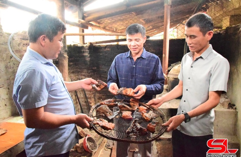 Sản phẩm cá trắm hun khói của HTX nông nghiệp Chiềng La.