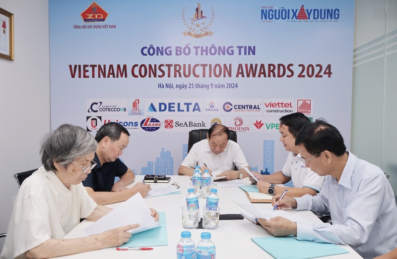 Quang cảnh buổi họp công bố thông tin Vietnam Construction Awards 2024