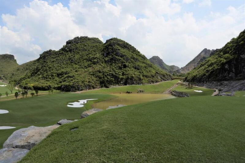 Hố gôn tại sân Legend Valley Country Club.