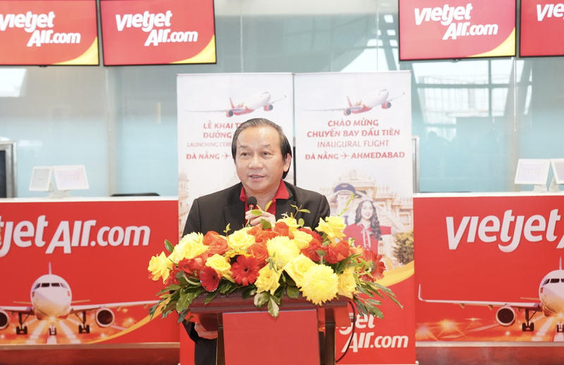 Ông Đỗ Xuân Quang - Phó Tổng giám đốc Vietjet công bố khai trương đường bay mới Đà Nẵng - Ahmedabad