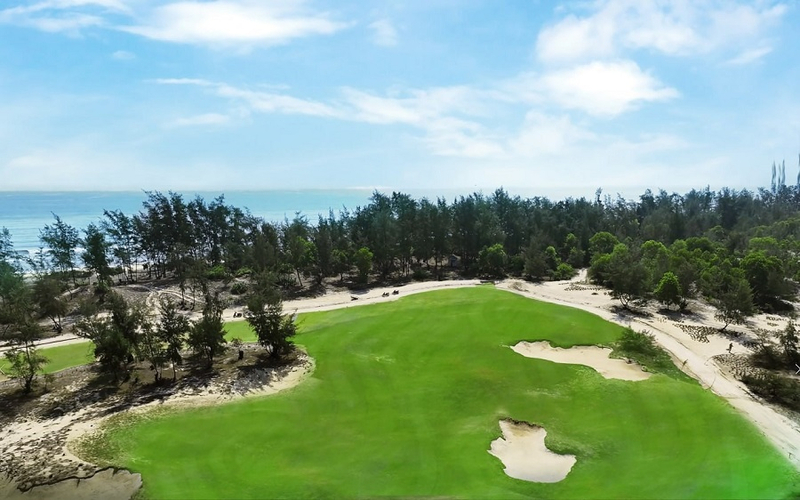 Sân gôn Golden Sands Golf Resort vừa mới khai trương tháng 9 tại Thừa Thiên Huế hứa hẹn mang đến những trải nghiệm chơi gôn thách thức nhất Việt Nam