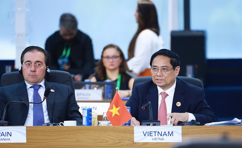 Thủ tướng Chính phủ Phạm Minh Chính phát biểu tại Phiên thảo luận về phát triển bền vững và chuyển đổi năng lượng. (Ảnh: VGP)